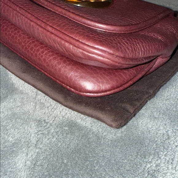 Preloved Gucci violet 1973 leather chain Shoulder Bag excellent condition. - Picture 6 of 14